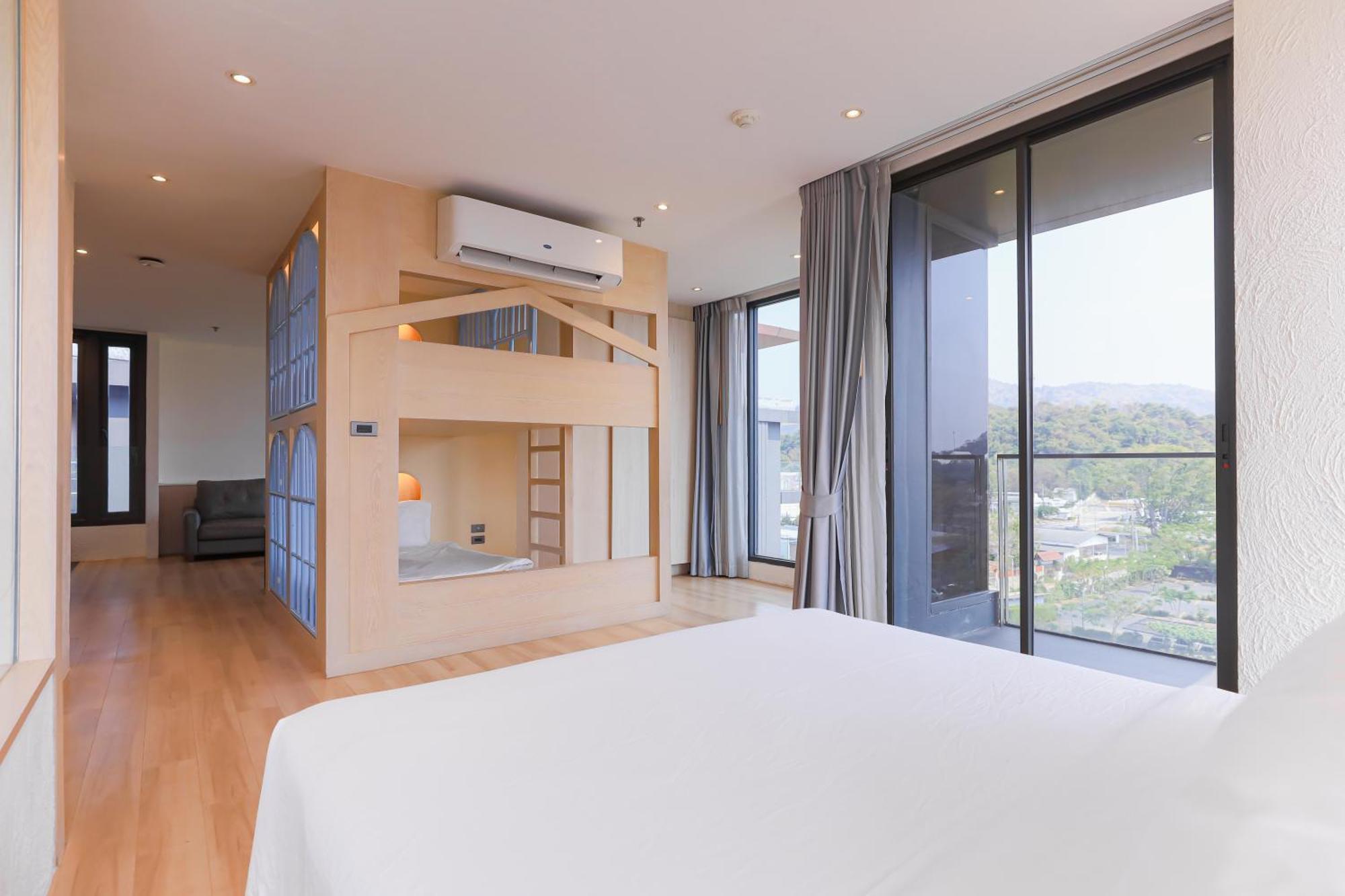 Balcony Seaside Sriracha Hotel & Serviced Apartments Si Racha Buitenkant foto