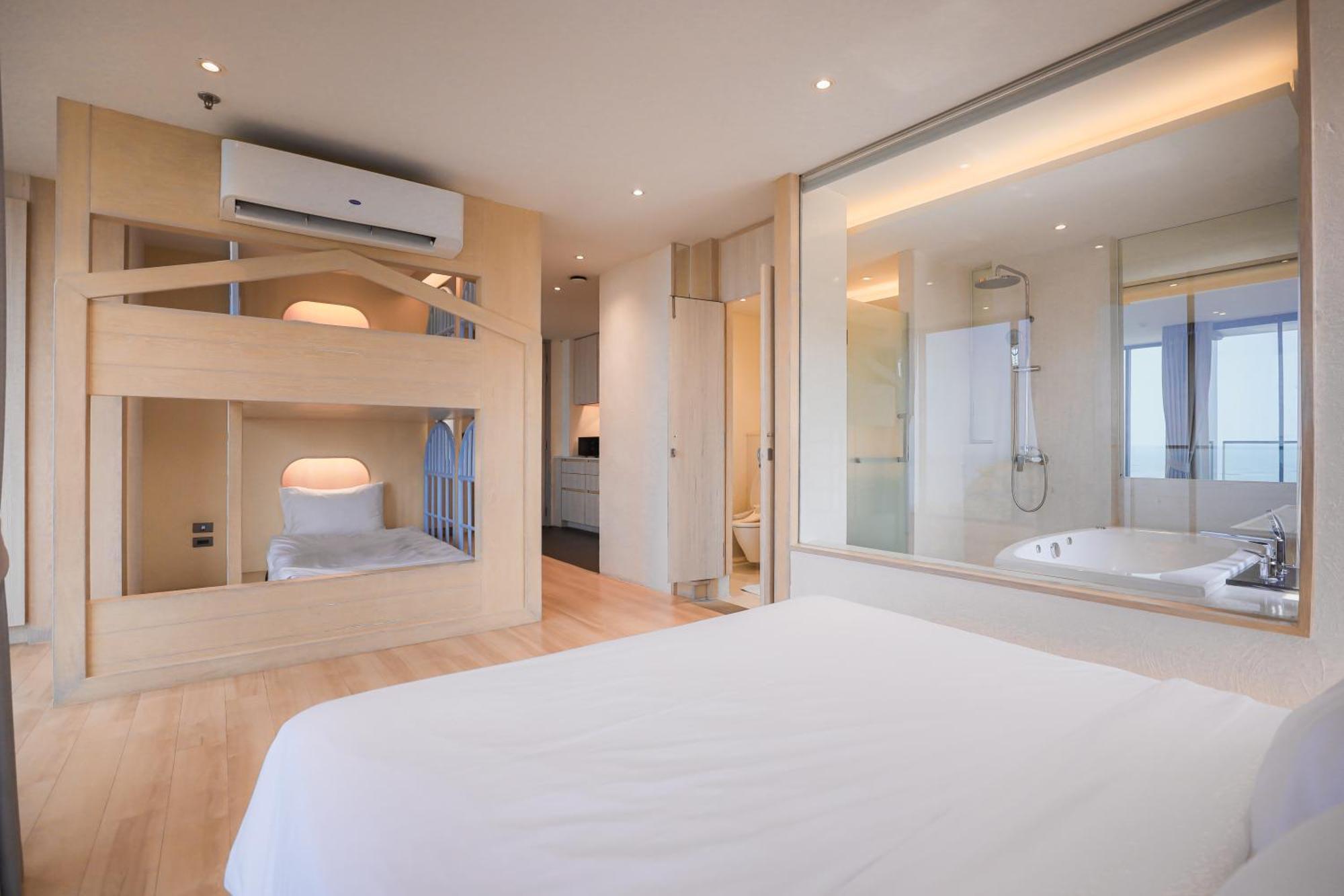 Balcony Seaside Sriracha Hotel & Serviced Apartments Si Racha Buitenkant foto