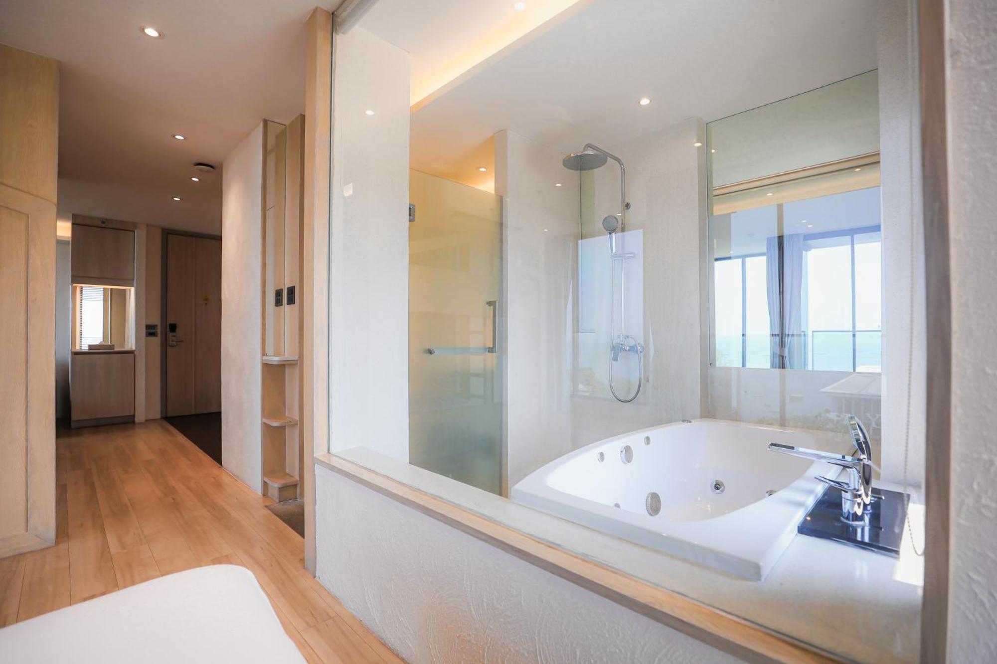 Balcony Seaside Sriracha Hotel & Serviced Apartments Si Racha Buitenkant foto