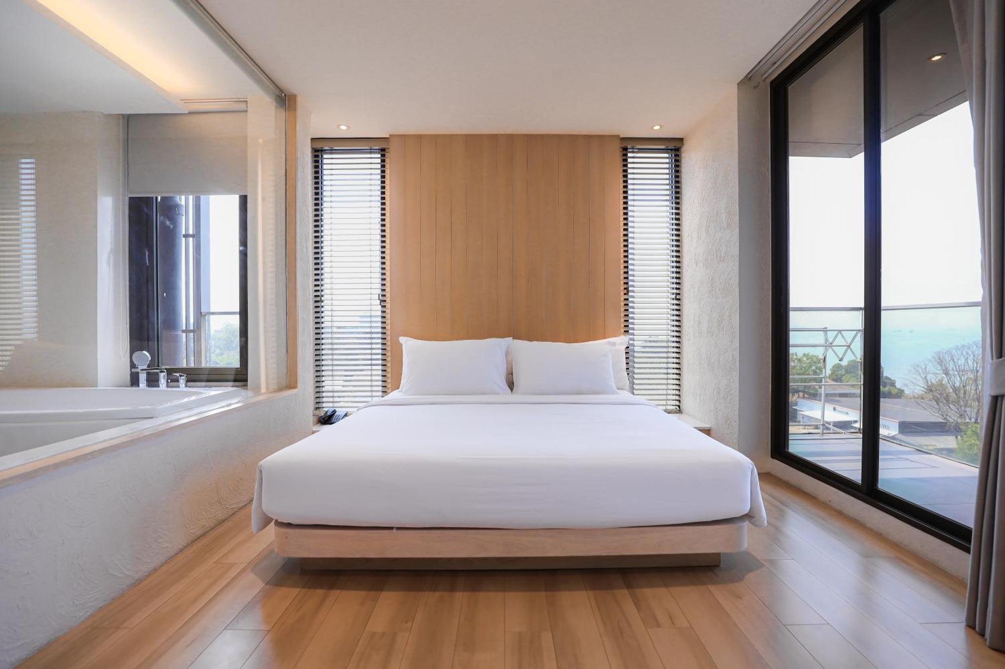 Balcony Seaside Sriracha Hotel & Serviced Apartments Si Racha Buitenkant foto