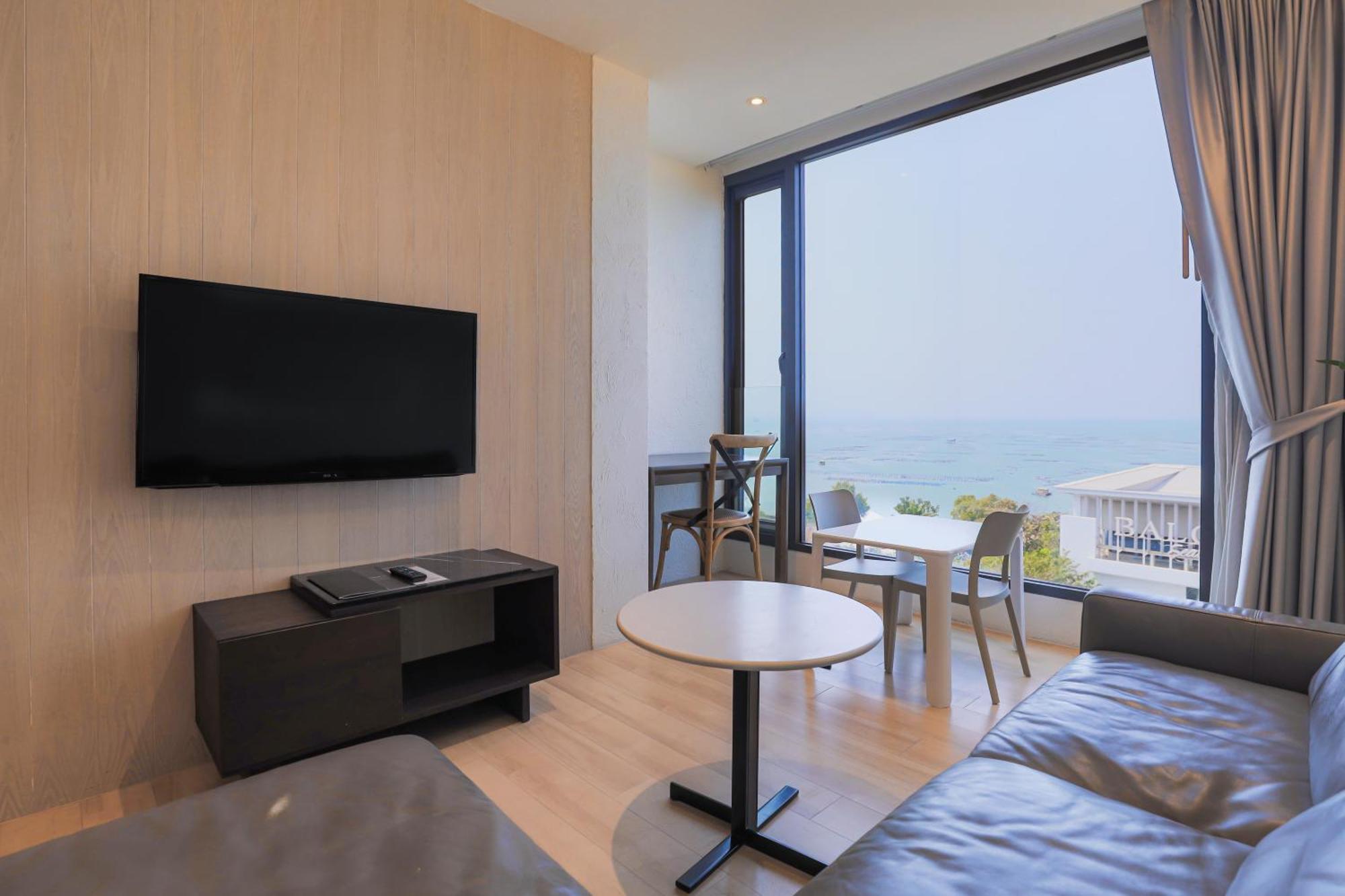 Balcony Seaside Sriracha Hotel & Serviced Apartments Si Racha Buitenkant foto