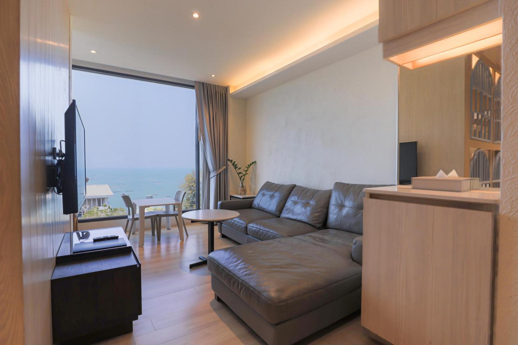 Balcony Seaside Sriracha Hotel & Serviced Apartments Si Racha Buitenkant foto