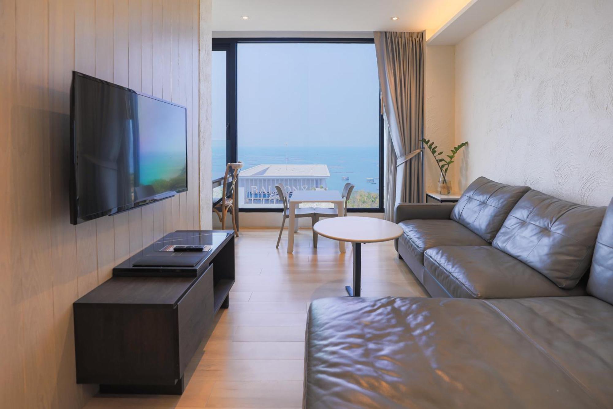 Balcony Seaside Sriracha Hotel & Serviced Apartments Si Racha Buitenkant foto