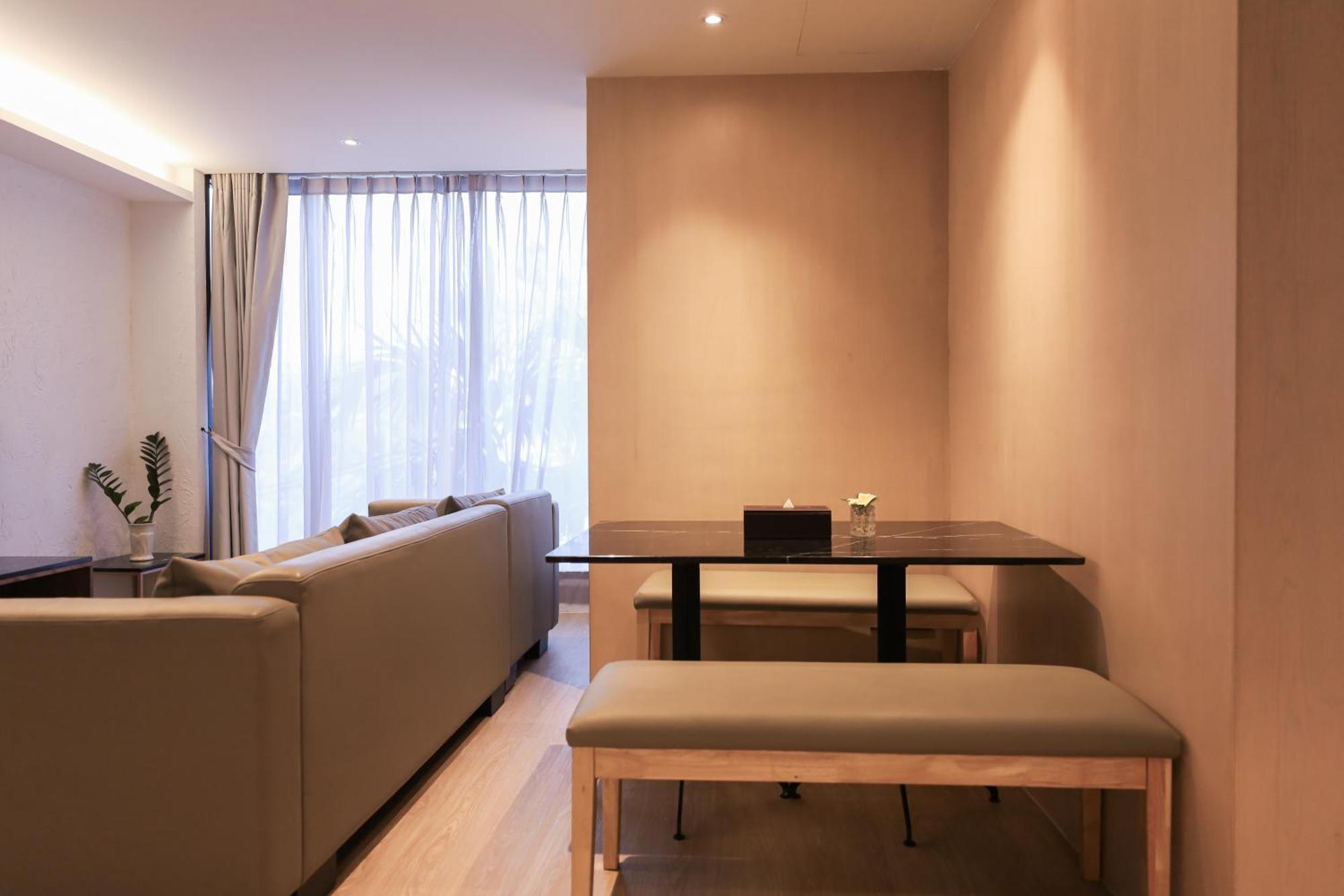 Balcony Seaside Sriracha Hotel & Serviced Apartments Si Racha Buitenkant foto