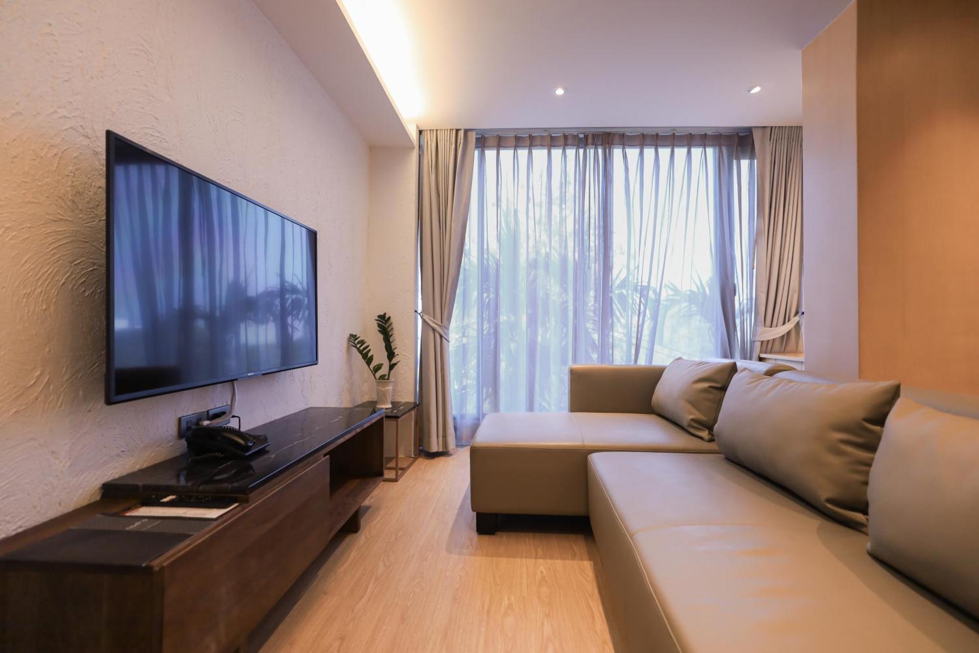 Balcony Seaside Sriracha Hotel & Serviced Apartments Si Racha Buitenkant foto