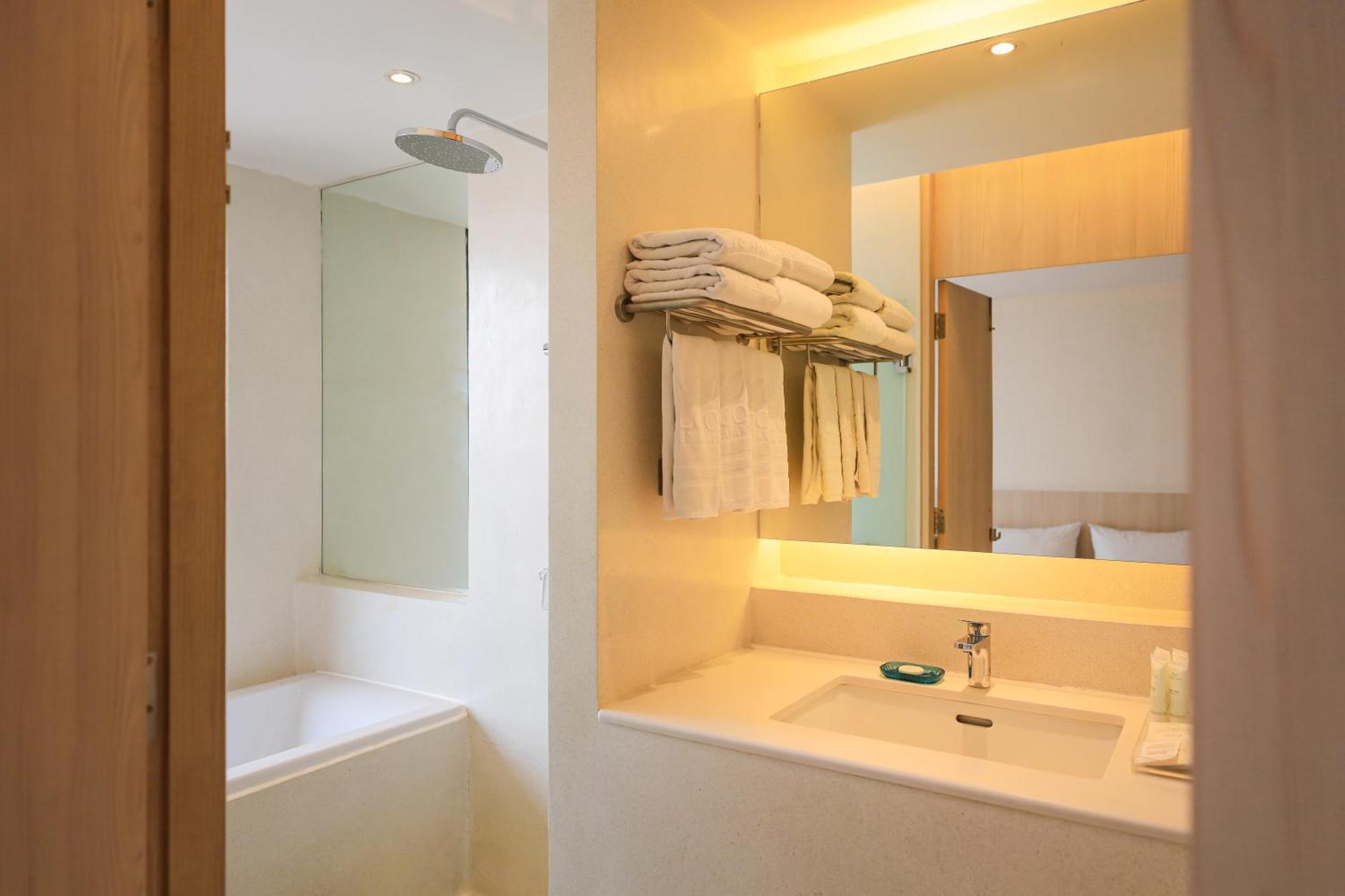 Balcony Seaside Sriracha Hotel & Serviced Apartments Si Racha Buitenkant foto