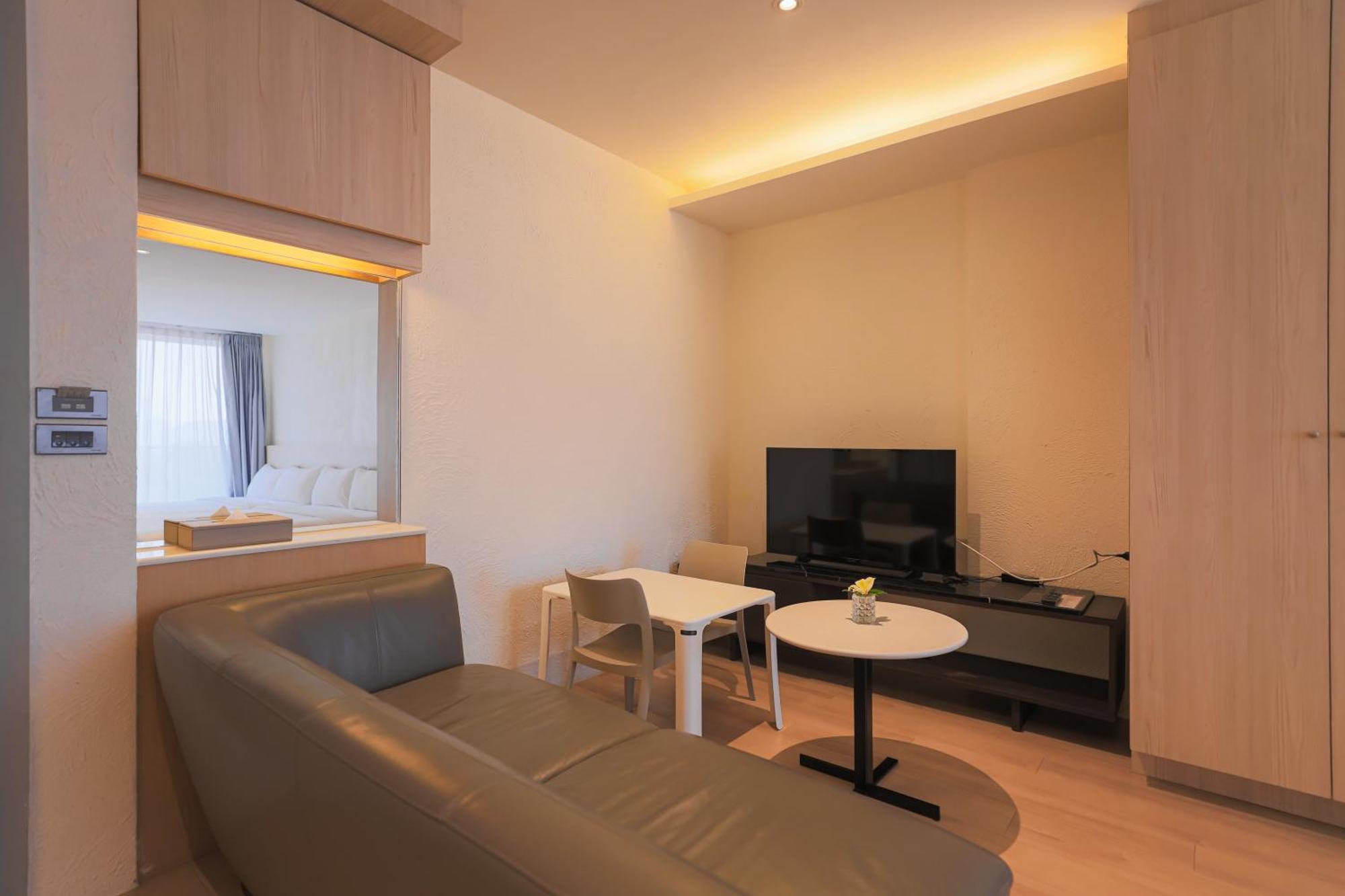 Balcony Seaside Sriracha Hotel & Serviced Apartments Si Racha Buitenkant foto