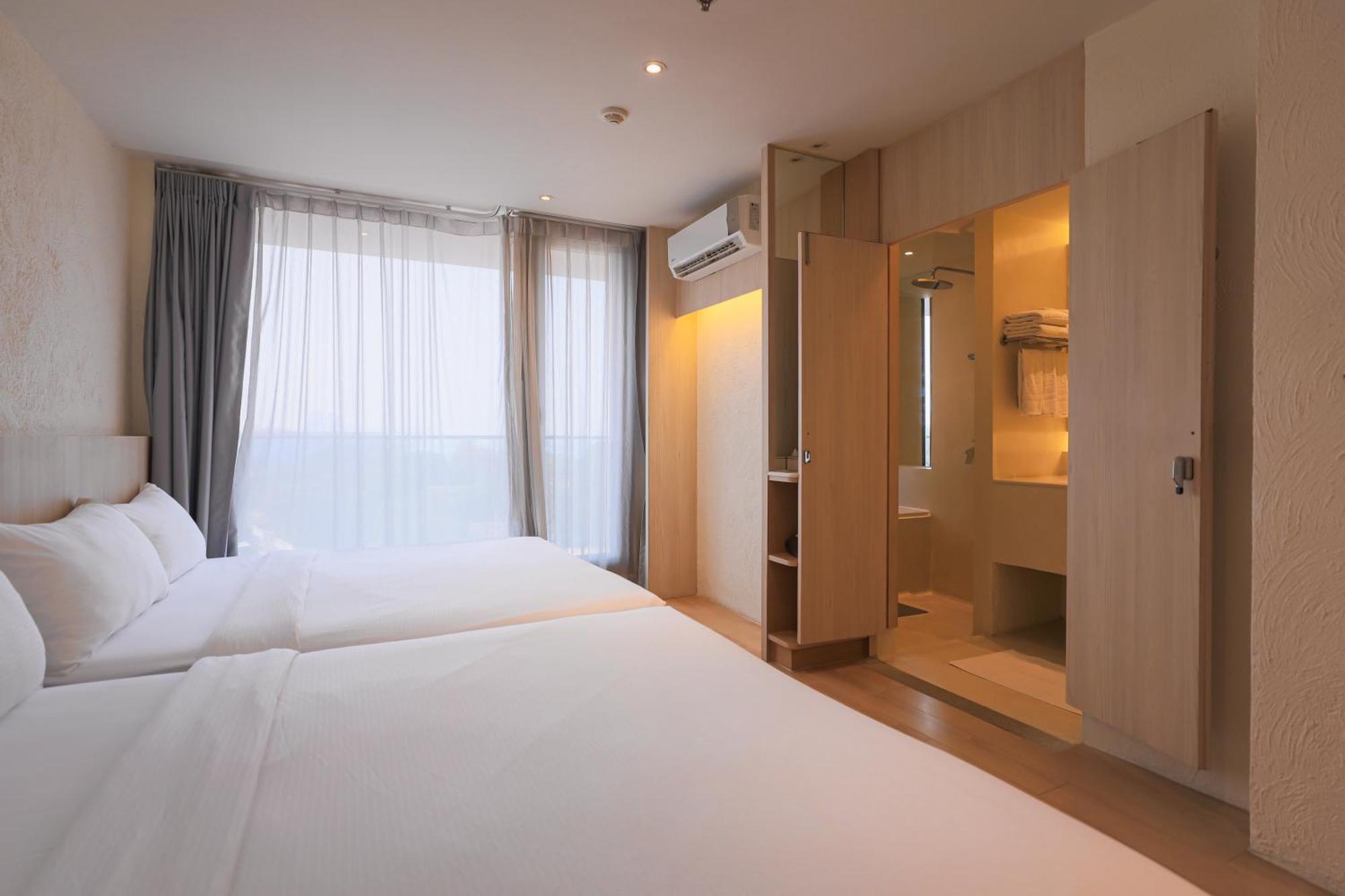Balcony Seaside Sriracha Hotel & Serviced Apartments Si Racha Buitenkant foto